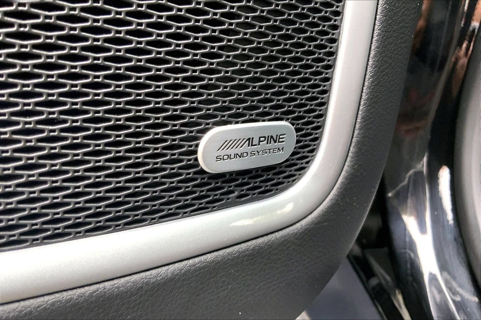 Certified 2023 Jeep Compass Latitude w/ Sun and Sound Group AWD/4WD image 9