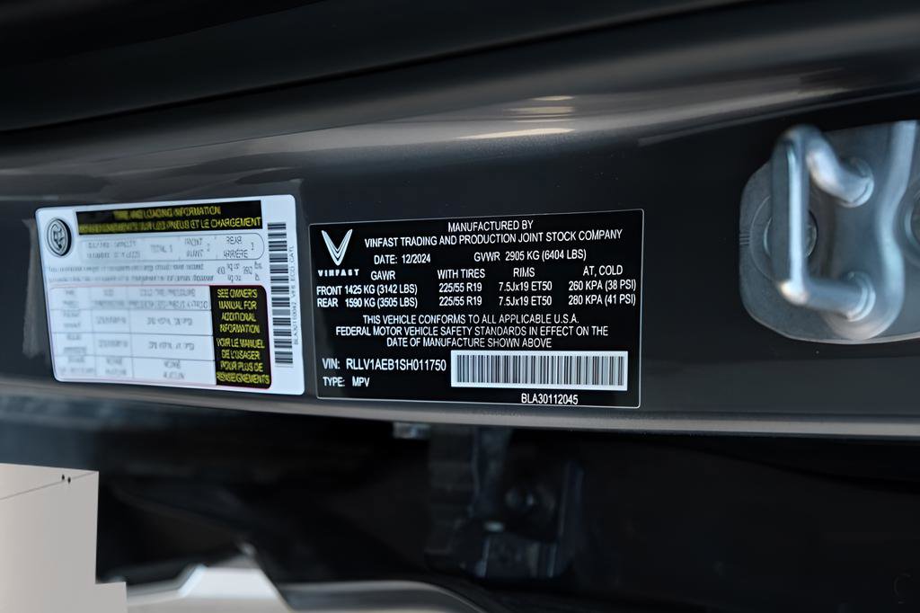 New 2025 VinFast VF 8 Eco image 32