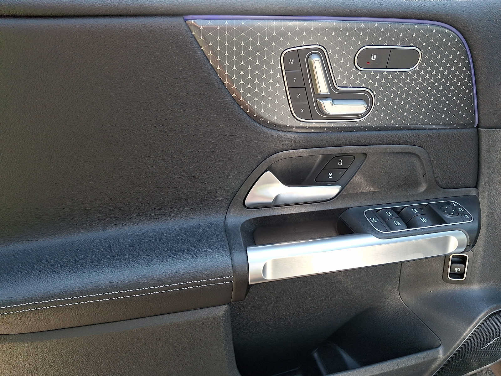 Used 2026 Mercedes-Benz GLB 35 AMG 4MATIC image 9