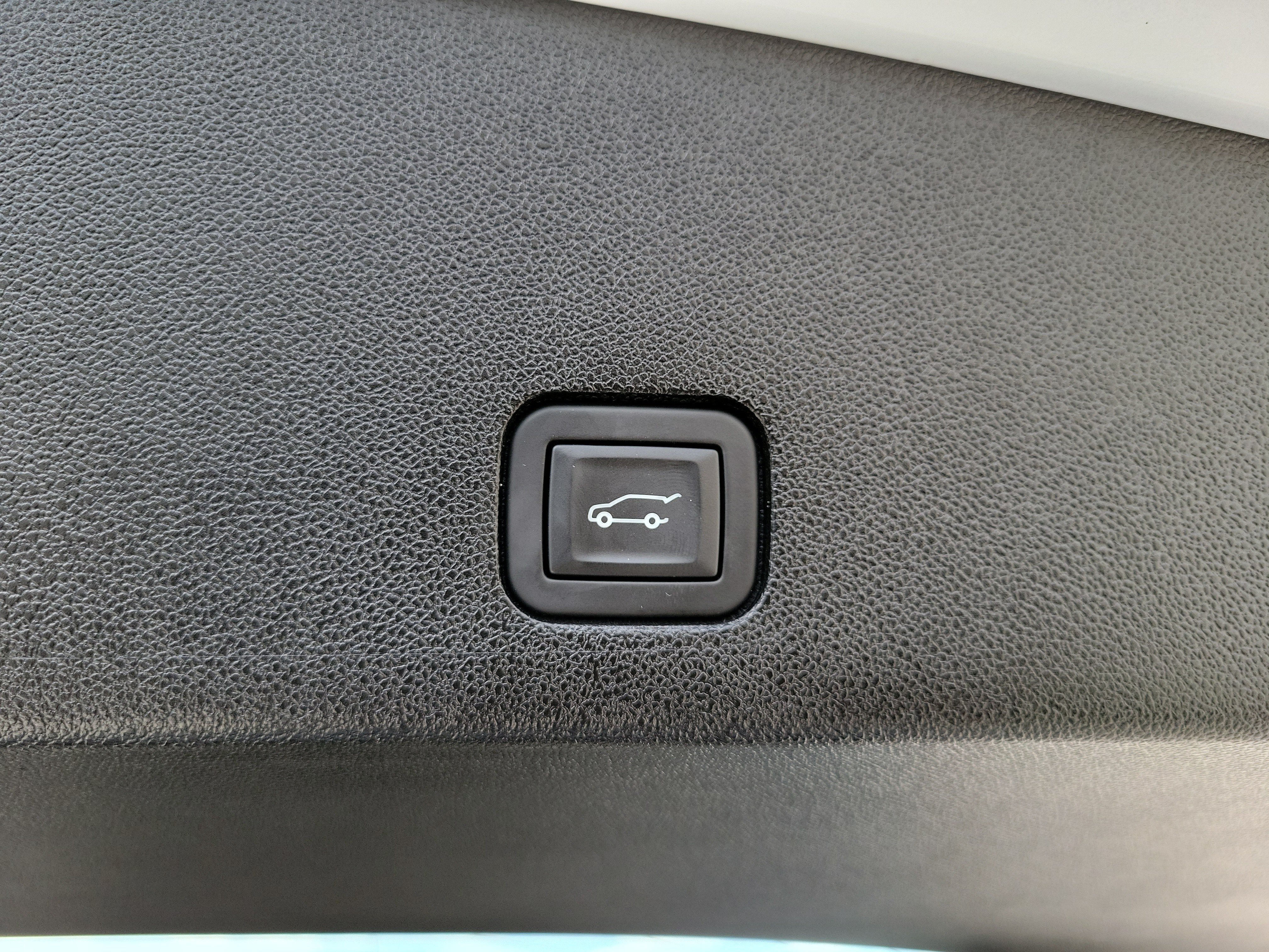 Used 2023 Cadillac XT6 Sport w/ Technology Package AWD/4WD image 18
