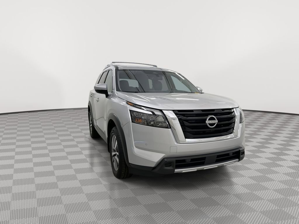 Certified 2025 Nissan Pathfinder SL w/ Cargo Package AWD/4WD image 3