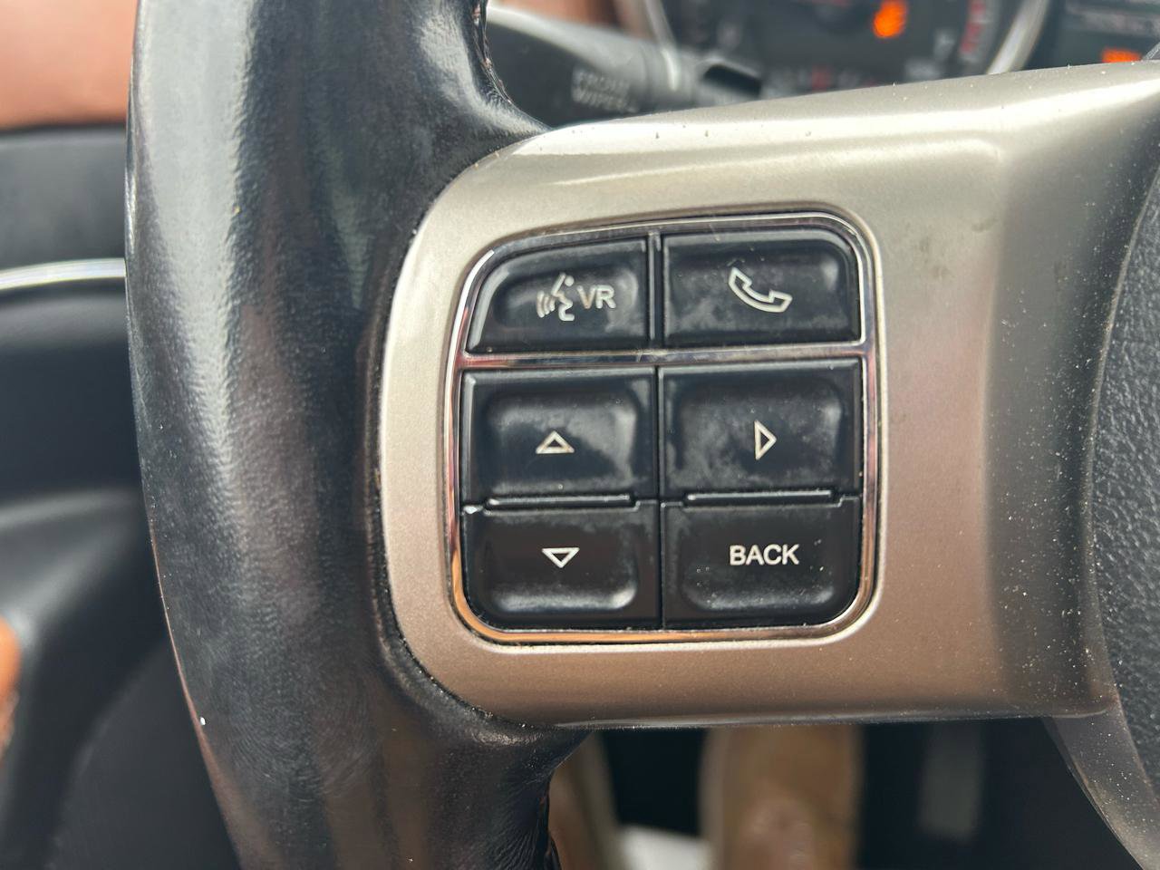 Used 2011 Jeep Grand Cherokee Overland Summit image 19
