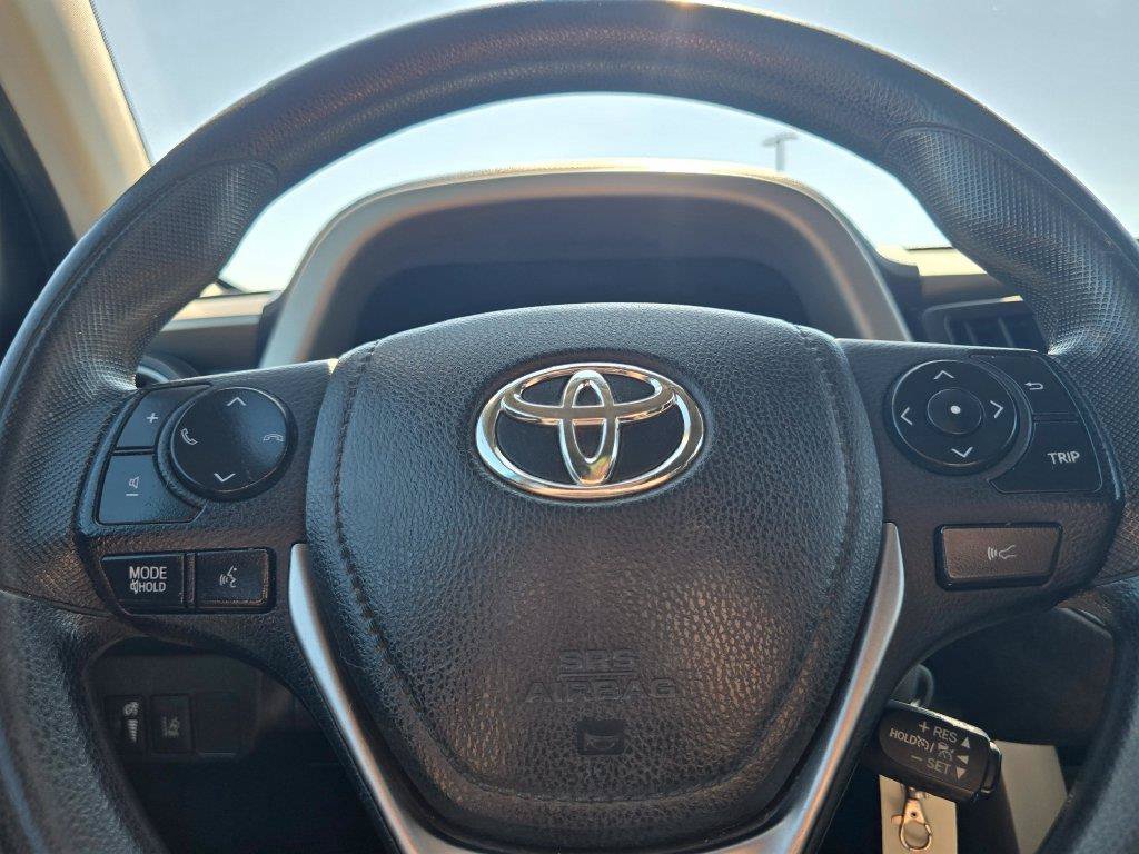 Used 2018 Toyota RAV4 LE w/ All Weather Liner Package FWD image 20