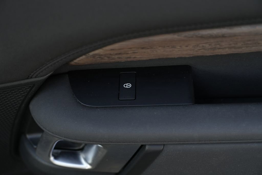 Used 2019 Land Rover Discovery HSE AWD/4WD image 37