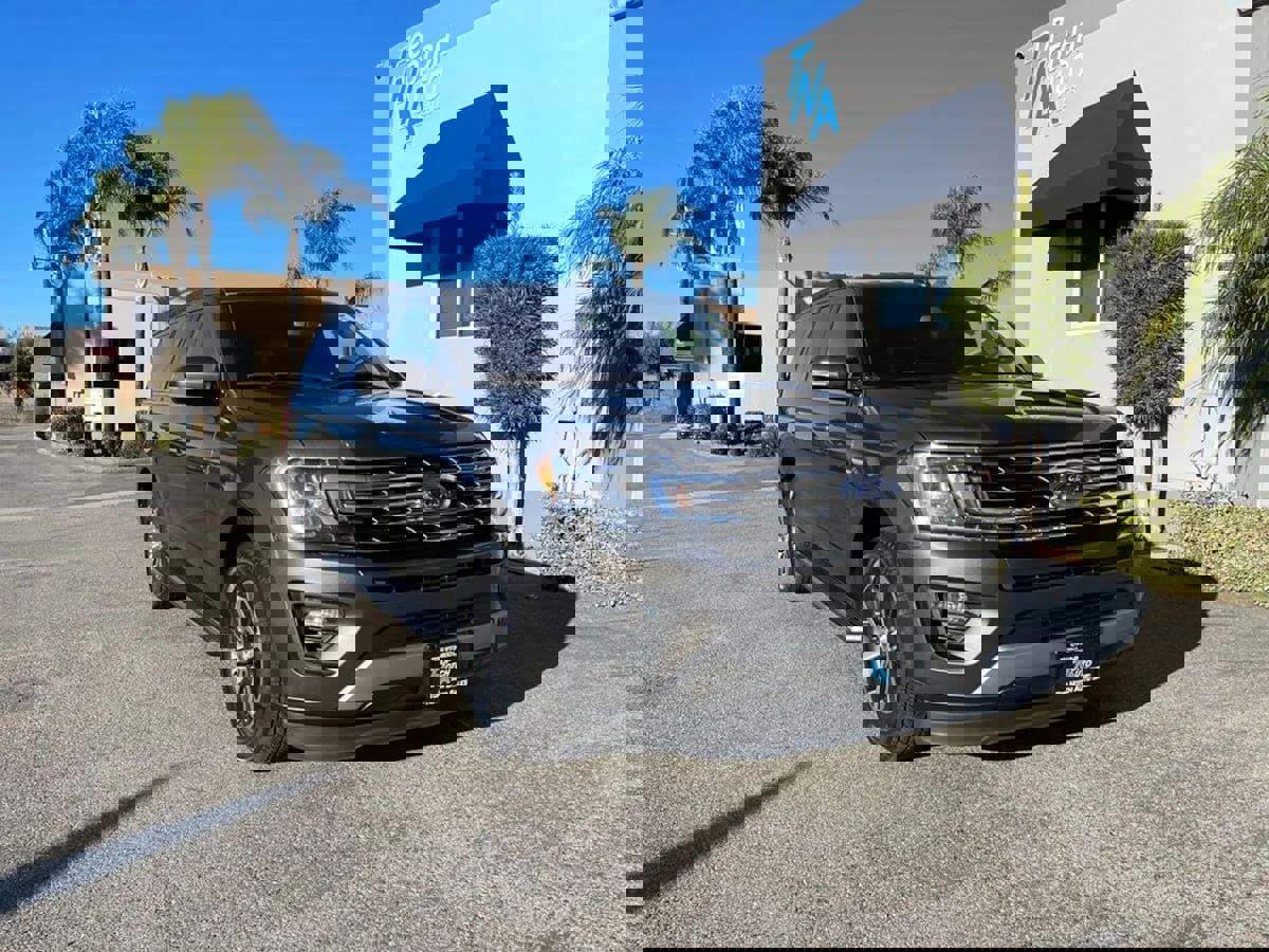 Used 2019 Ford Expedition Max XLT w/ Equipment Group 202A image 3