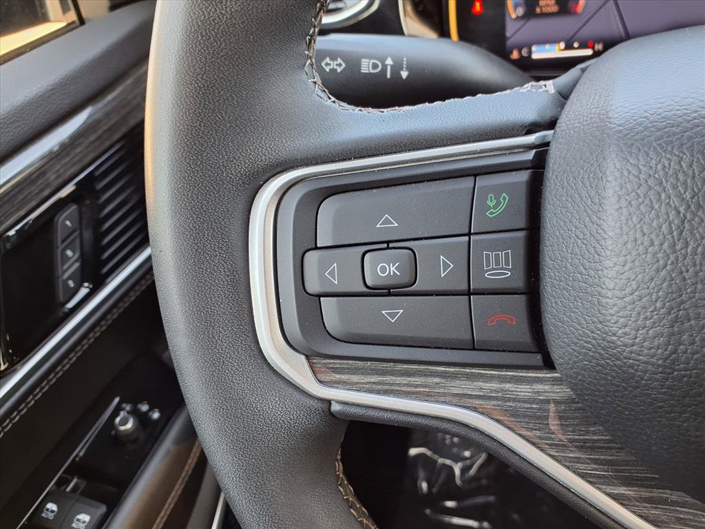 Used 2022 Jeep Wagoneer Series III w/ Rear Seat Video Group 1 image 11