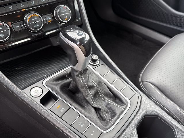 Used 2024 Volkswagen Jetta SE FWD image 25