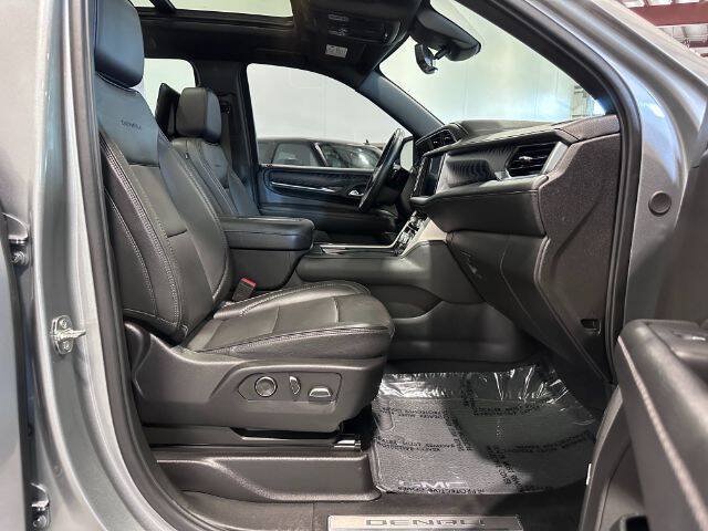Used 2023 GMC Yukon XL Denali w/ Denali Reserve Package AWD/4WD image 20