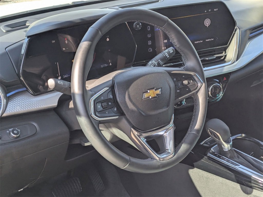 Used 2025 Chevrolet Trax LT w/ LT Convenience Package image 15