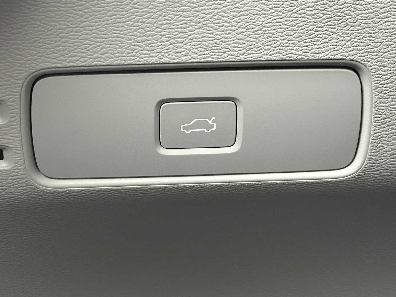 New 2026 Volvo XC40 B5 Plus w/ Protection Package Premier image 32