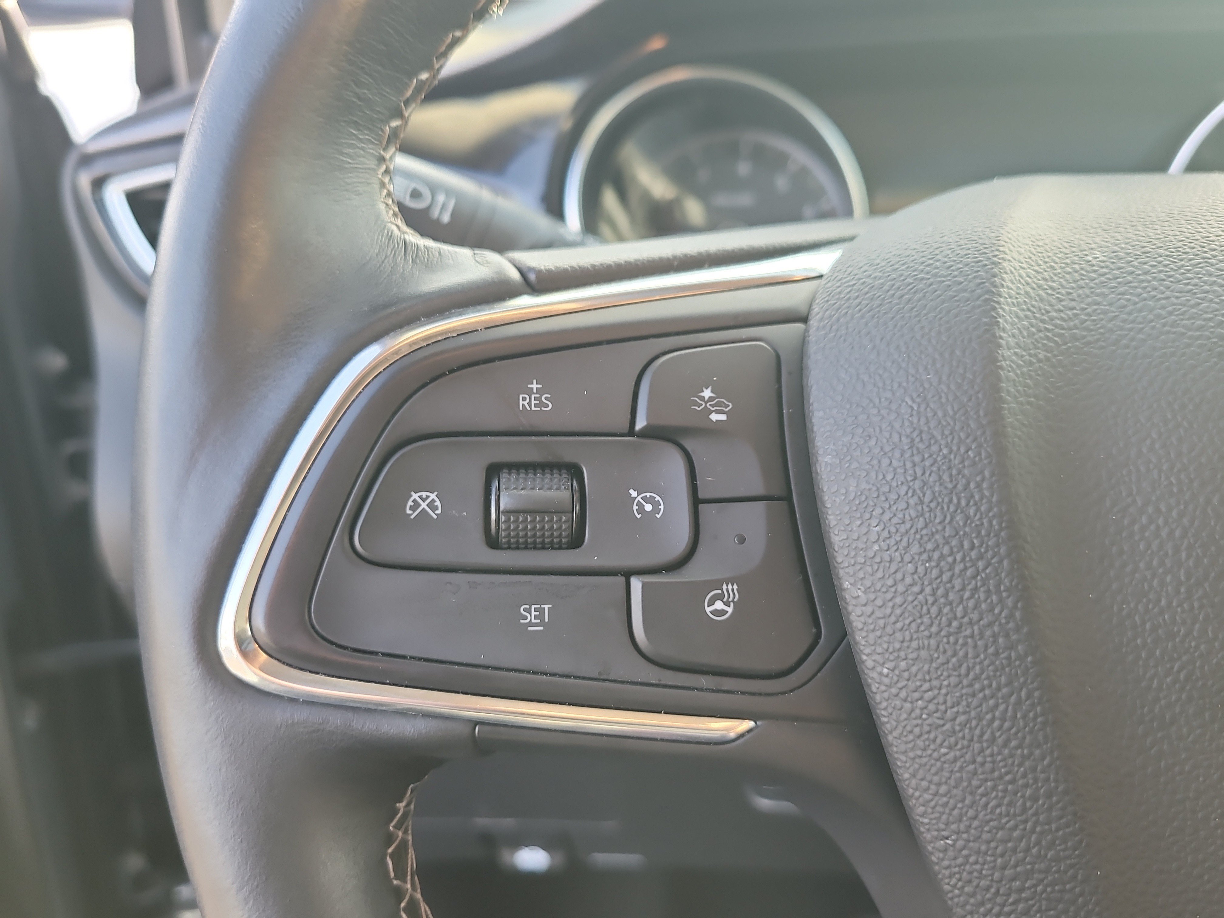 Used 2023 Buick Encore GX Essence w/ Experience Buick Package FWD image 29