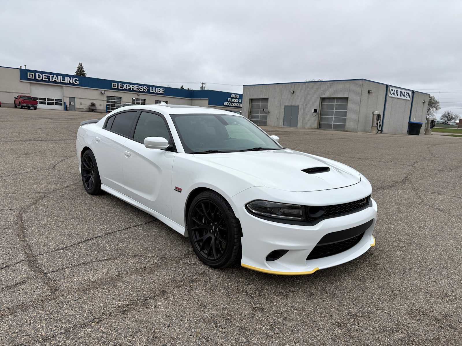 Used 2019 Dodge Charger Scat Pack w/ Dynamics Package RWD image 2