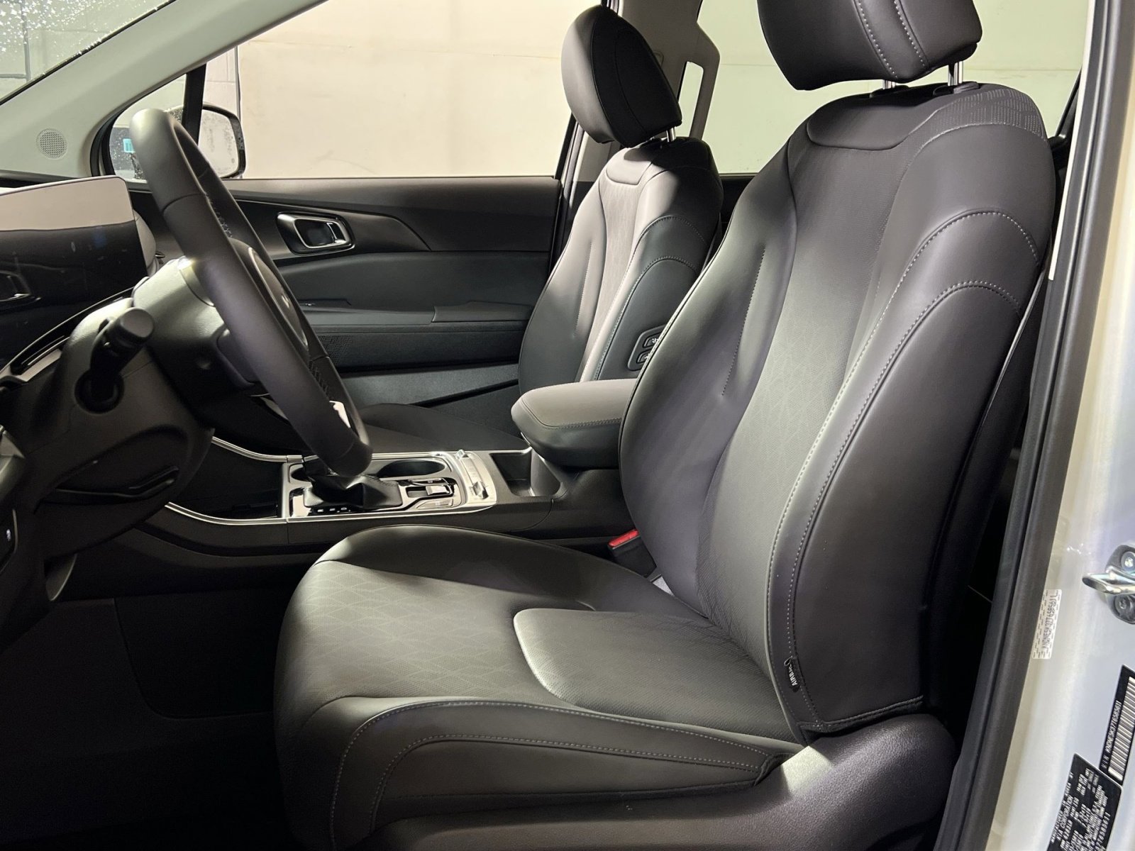 New 2026 Kia Carnival SX w/ SX Dark Edition Package image 11