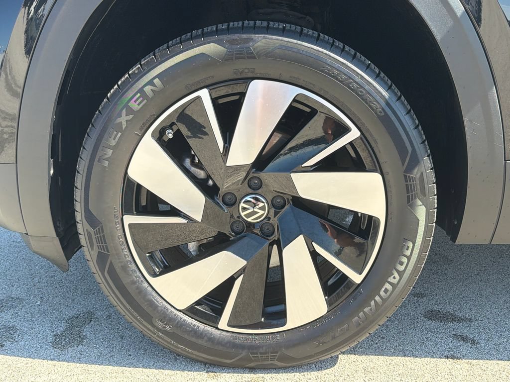 Certified 2024 Volkswagen Atlas Cross Sport SE FWD image 30