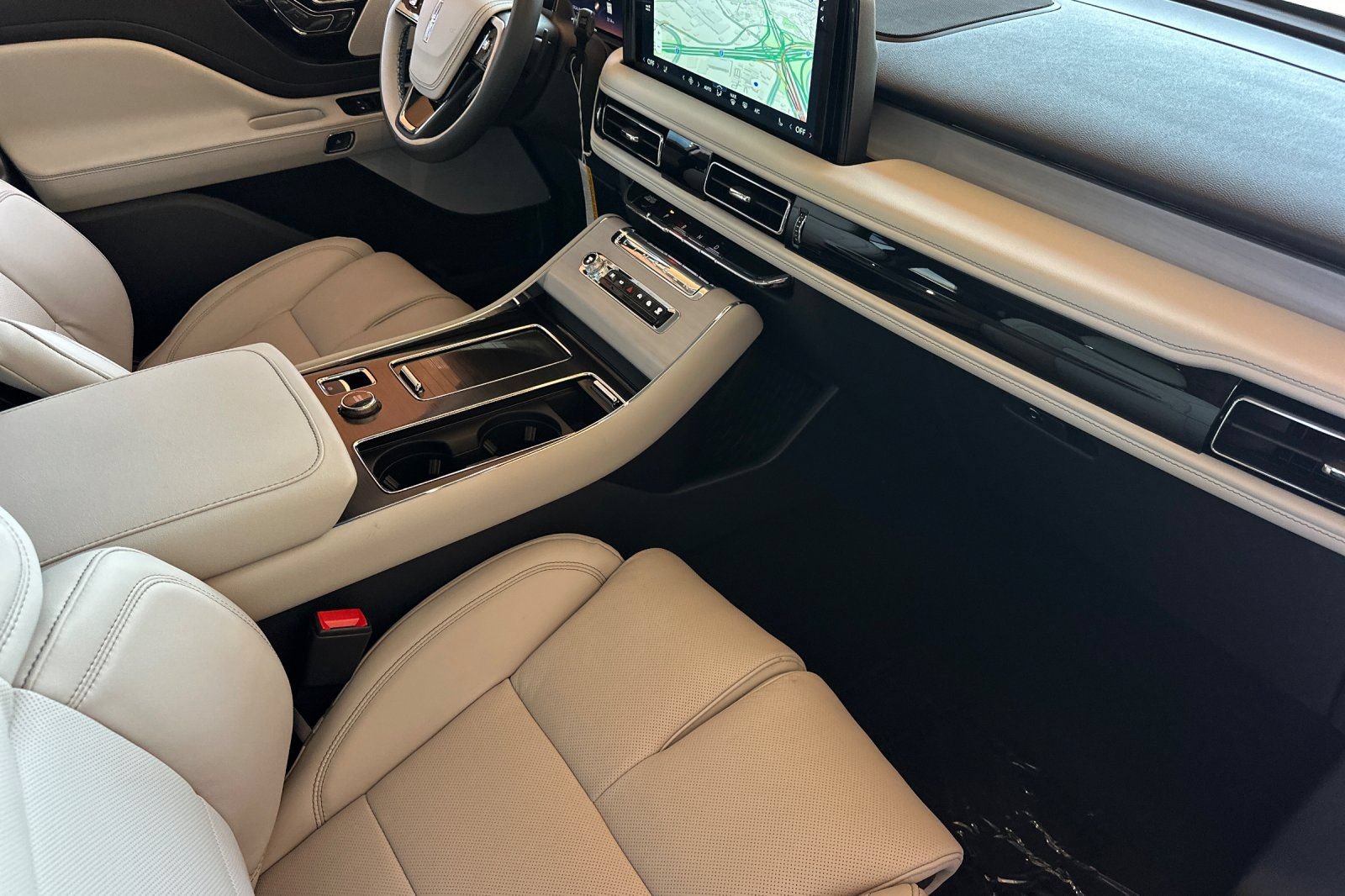 New 2026 Lincoln Aviator Reserve w/ Luxury Package RWD image 16