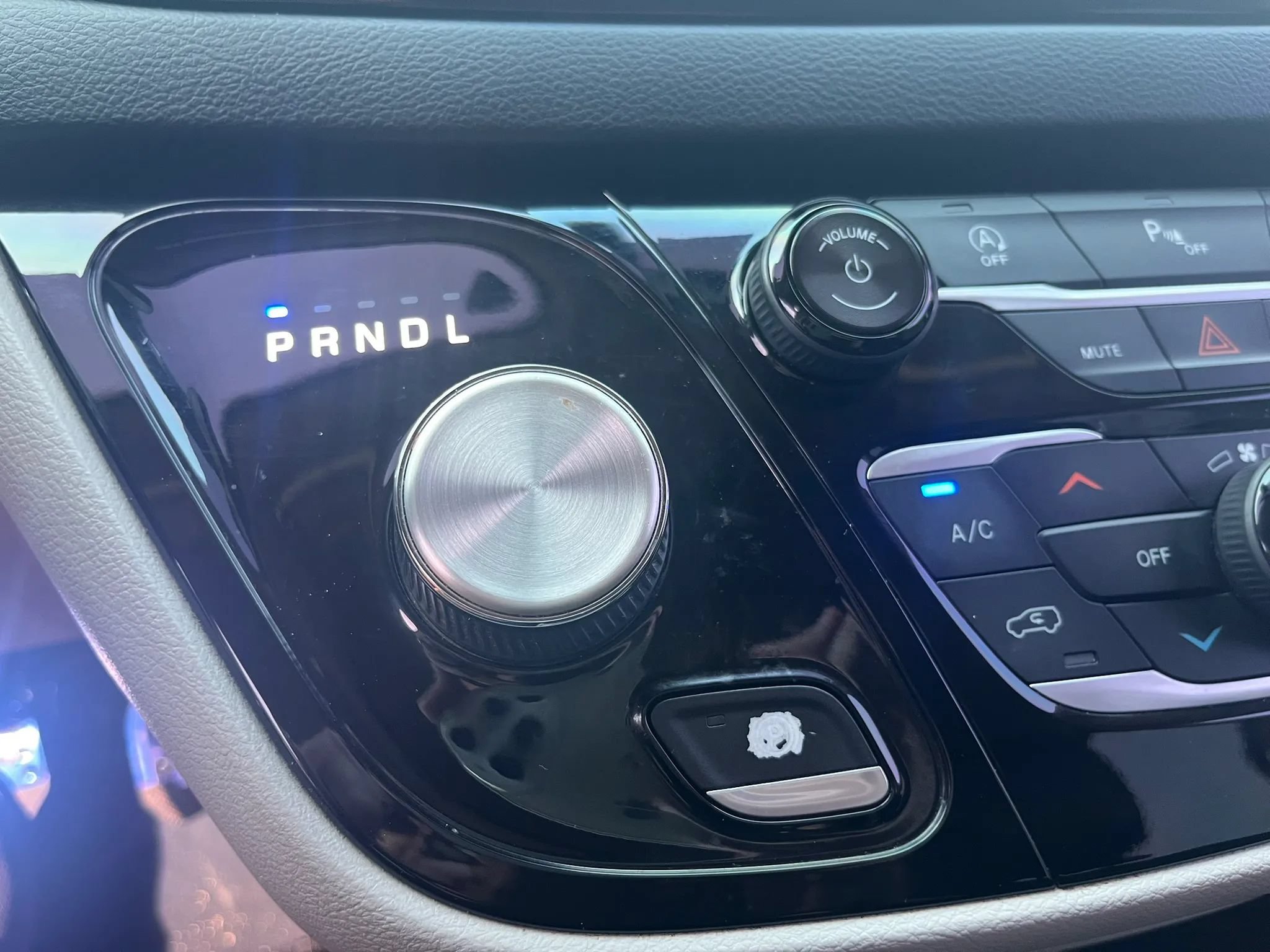 Used 2018 Chrysler Pacifica Touring-L Plus FWD image 24