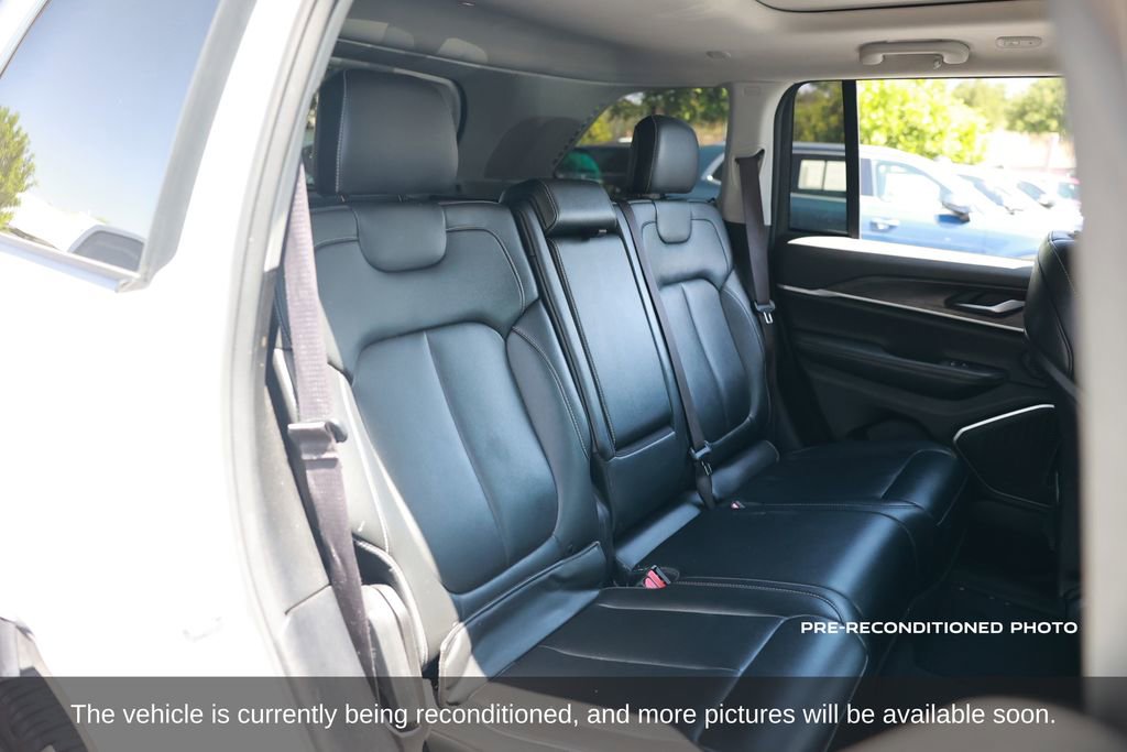 Used 2023 Jeep Grand Cherokee 4WD 4xe image 13