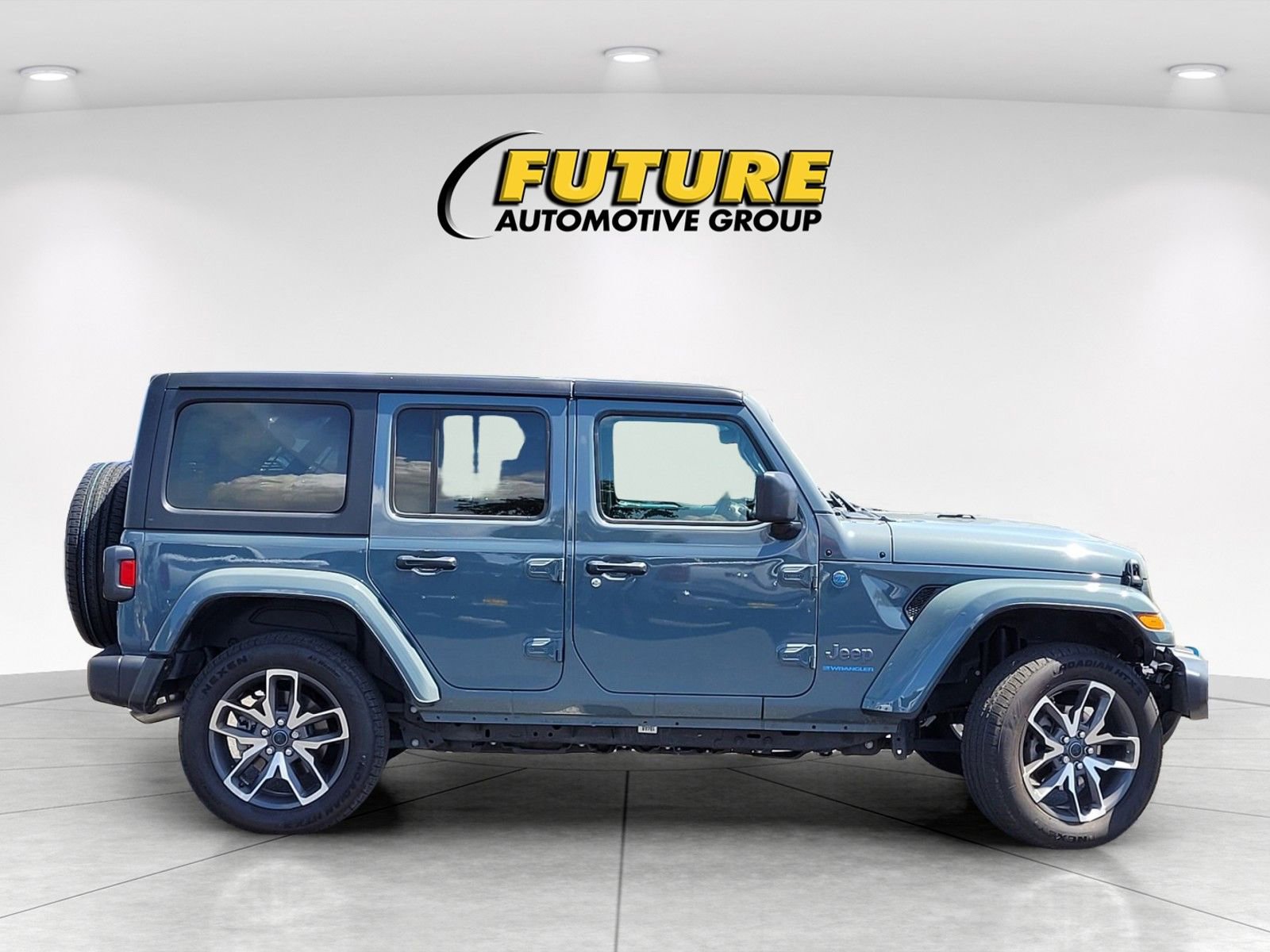Used 2024 Jeep Wrangler Unlimited AWD/4WD image 9
