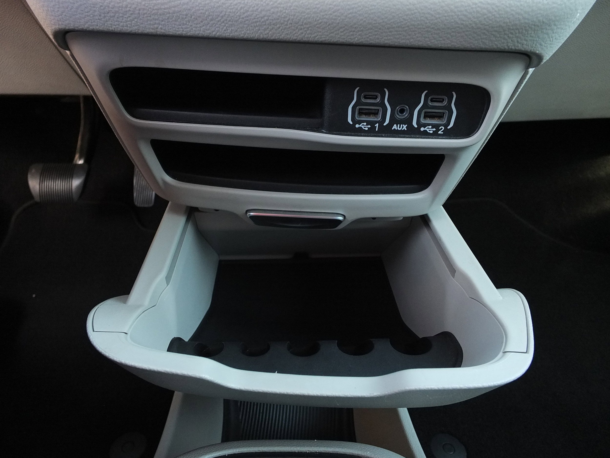 Used 2023 Chrysler Pacifica Touring-L image 26