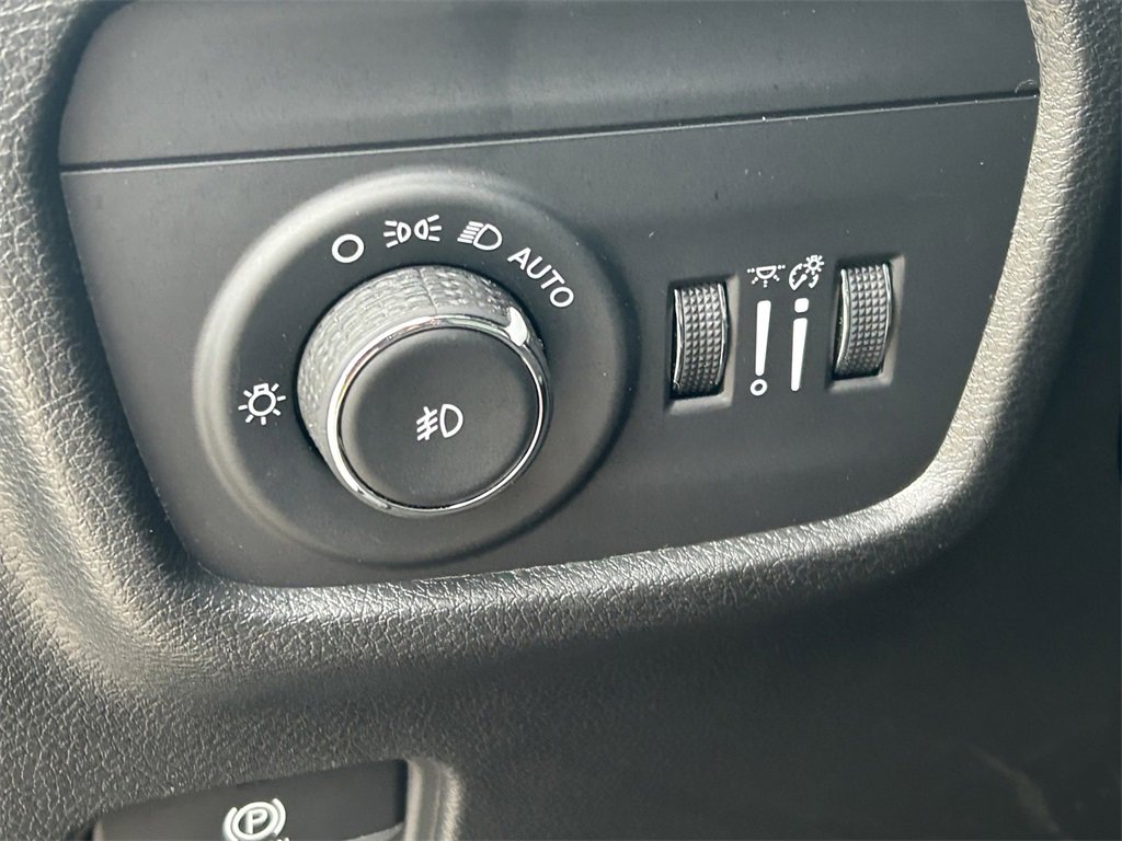 Used 2025 Jeep Grand Cherokee L Limited image 31