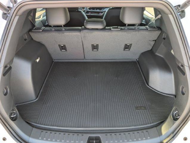 New 2027 Chevrolet Equinox LT w/ Convenience Package II FWD image 16