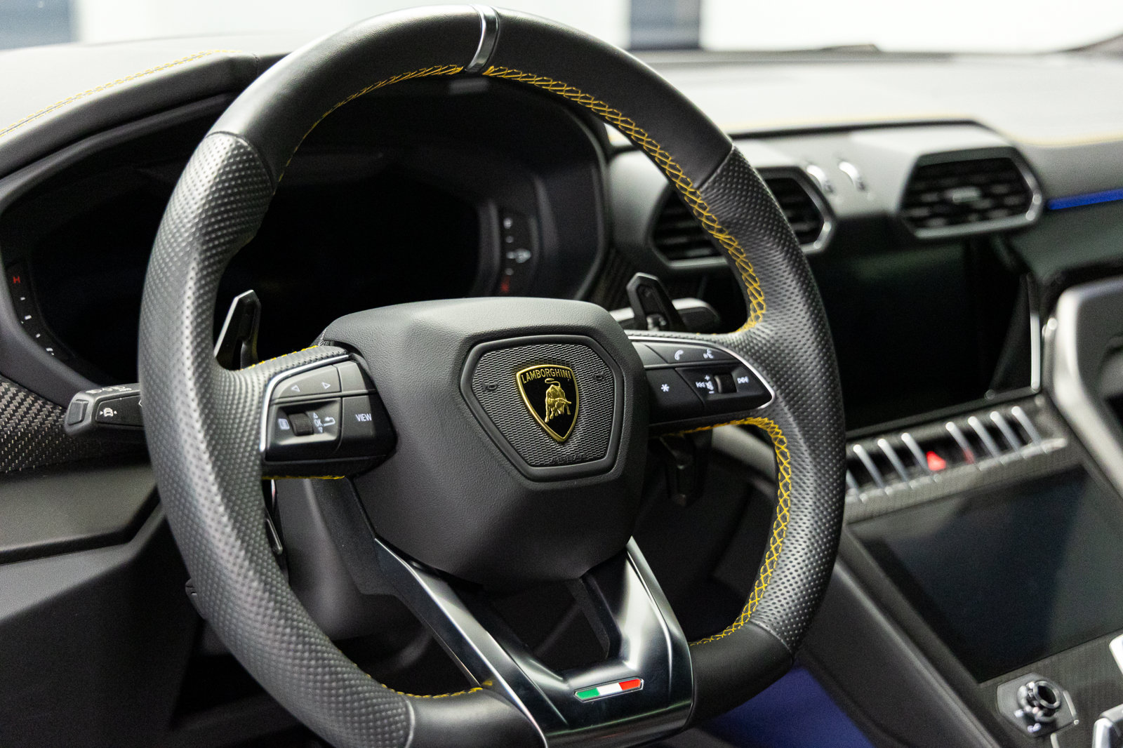 Used 2024 Lamborghini Urus S AWD/4WD image 35