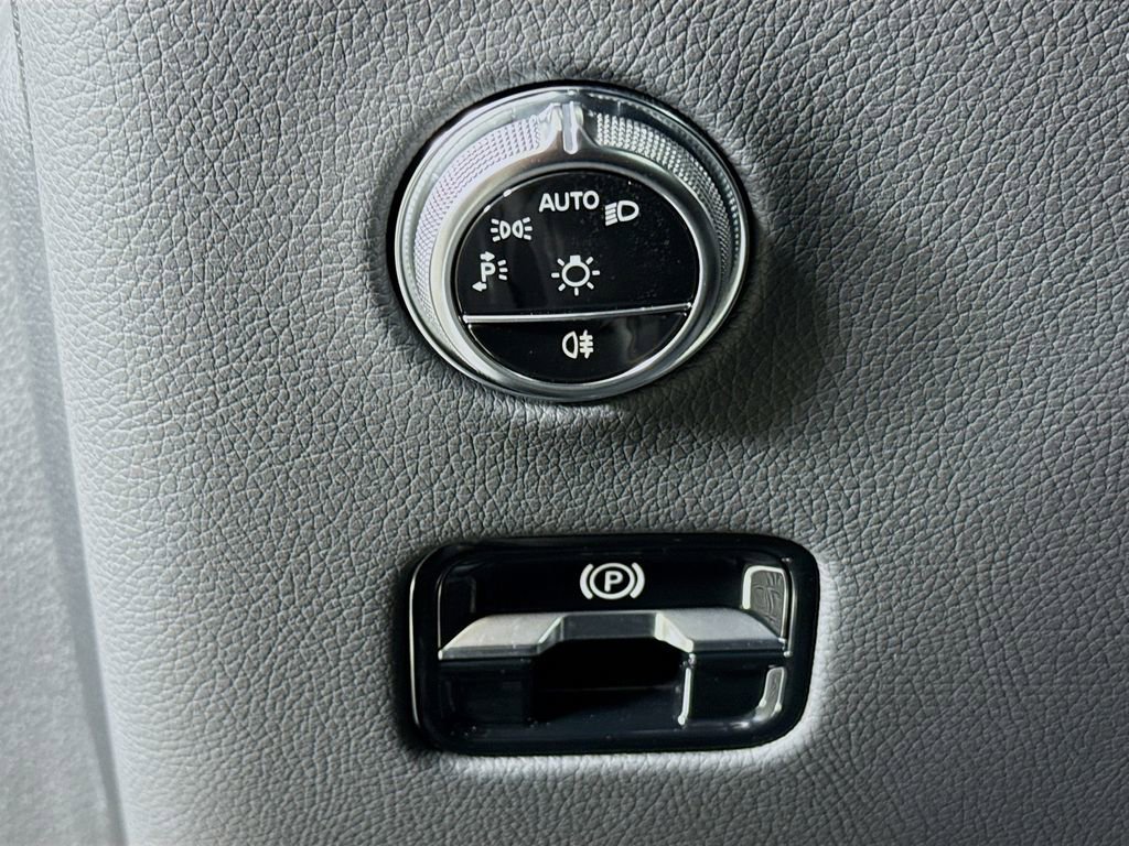 Used 2024 Mercedes-Benz GLC 300 image 10