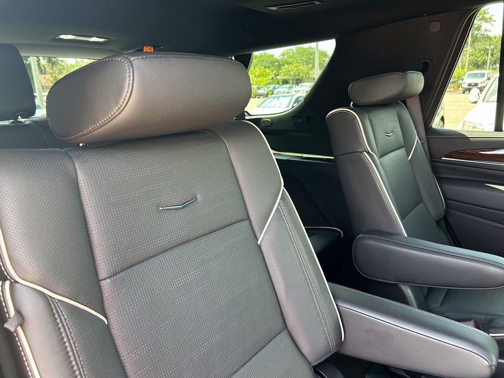 Used 2023 Cadillac Escalade Premium Luxury w/ LPO, Illumination Package AWD/4WD image 46
