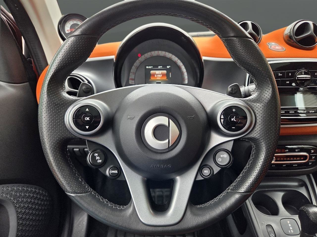 Used 2016 smart fortwo passion RWD image 19