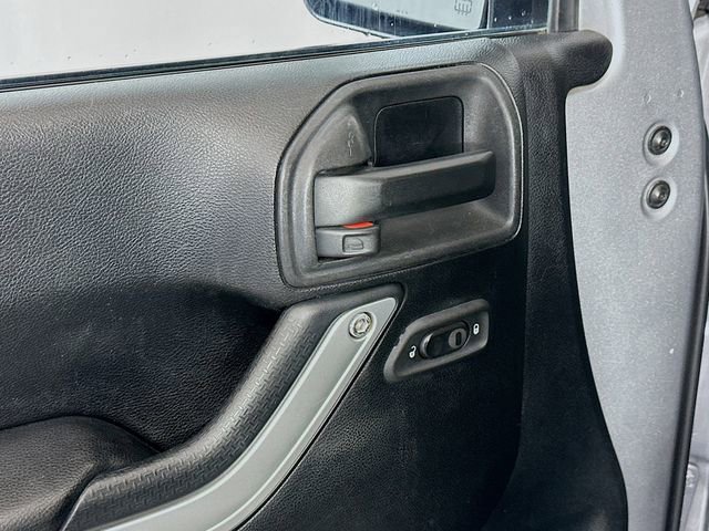 Used 2013 Jeep Wrangler Unlimited Sahara w/ Connectivity Group image 16