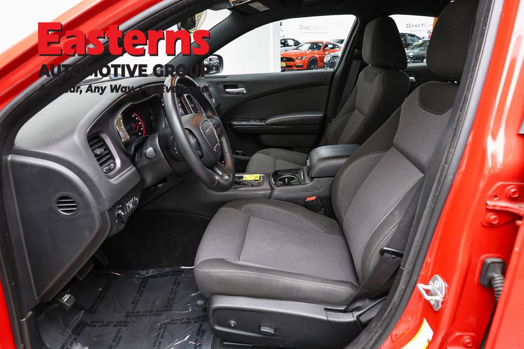 Used 2018 Dodge Charger SXT w/ Blacktop Package RWD image 13