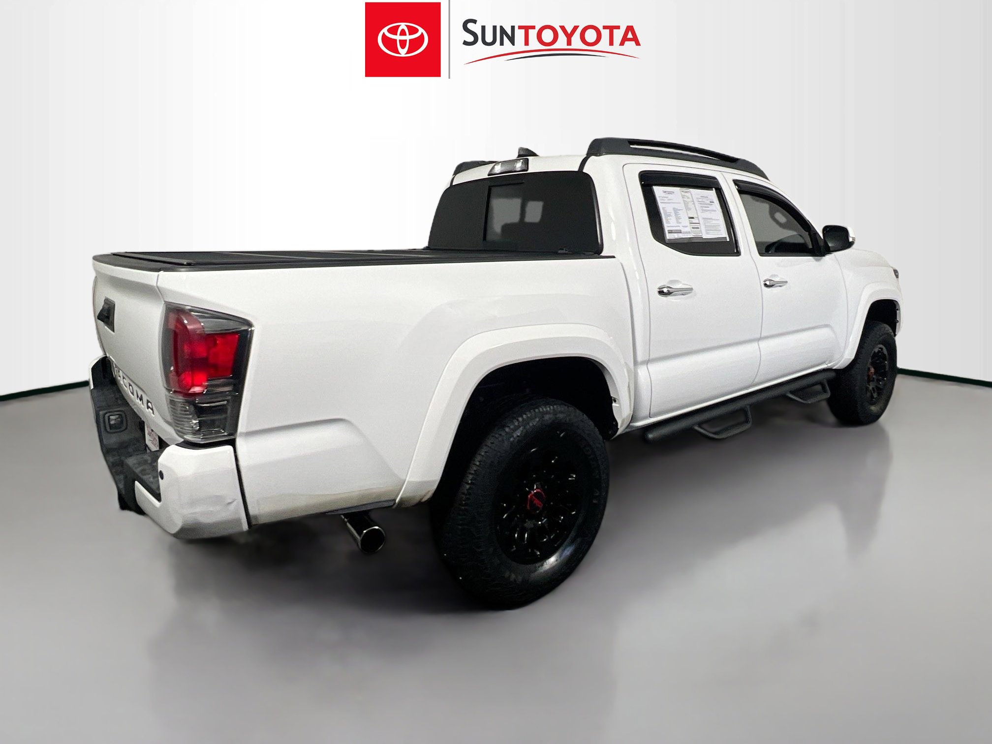 Used 2017 Toyota Tacoma Limited image 4