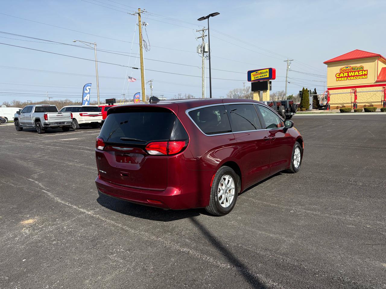 Used 2021 Chrysler Voyager LX FWD image 3