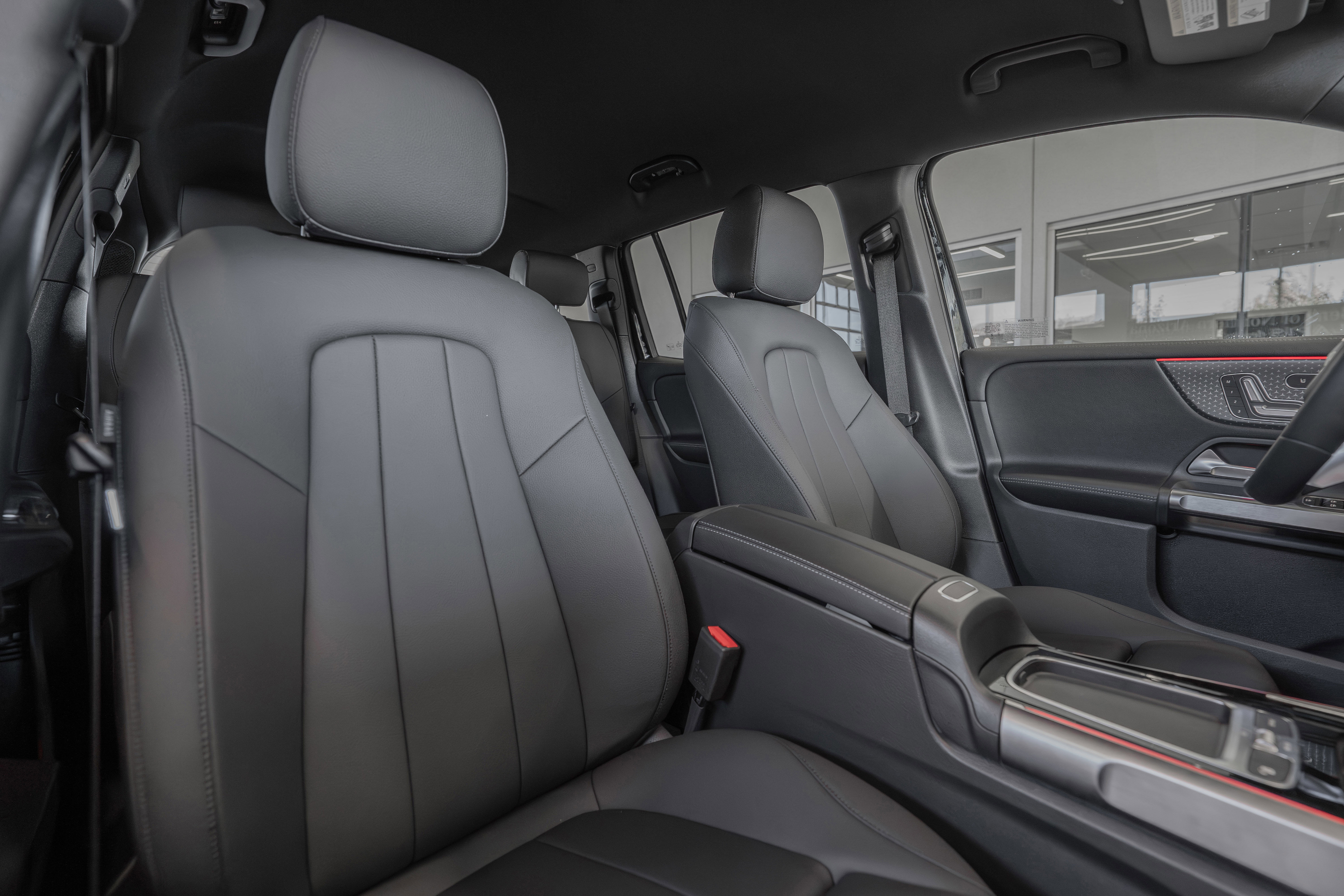 Used 2025 Mercedes-Benz GLB 250 image 29