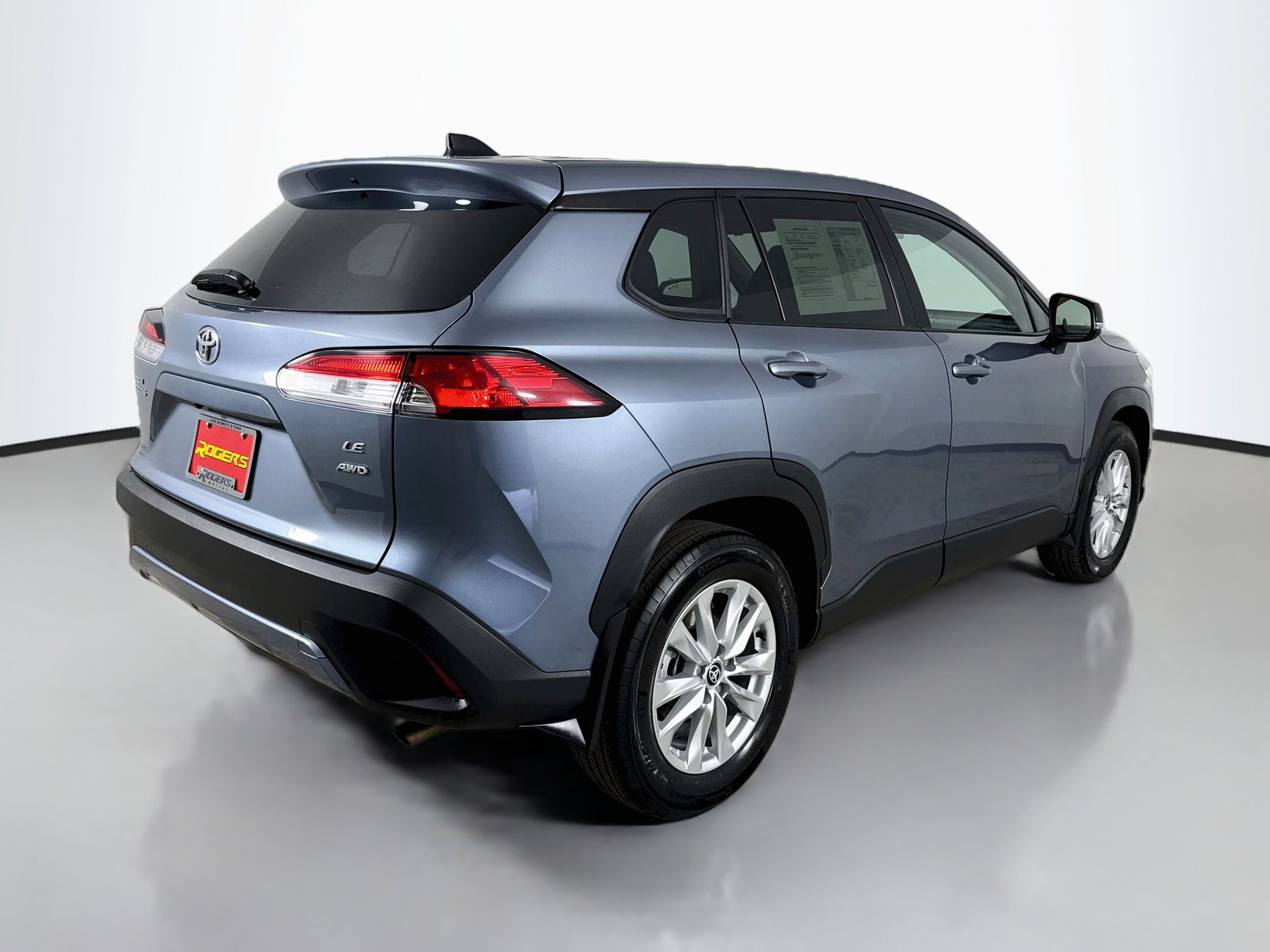 Used 2025 Toyota Corolla Cross LE AWD/4WD image 8
