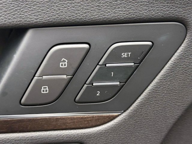 Used 2023 Audi Q5 2.0T Premium w/ Convenience Package AWD/4WD image 18