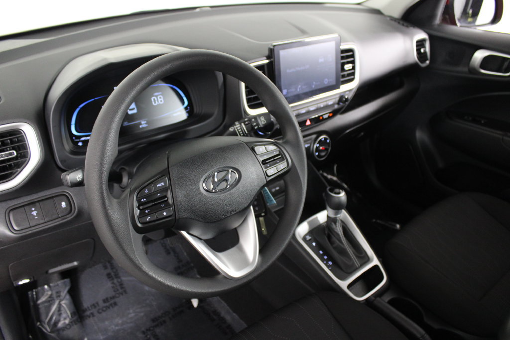 Certified 2025 Hyundai Venue SE FWD image 18