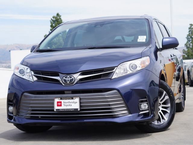 Used 2018 Toyota Sienna XLE w/ XLE Navigation Package image 3