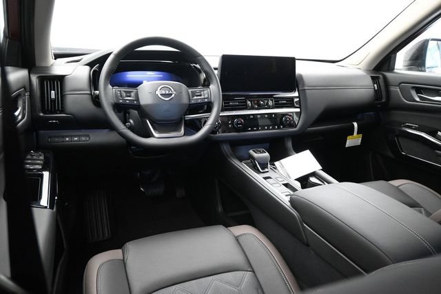Used 2026 Nissan Pathfinder Platinum FWD image 24