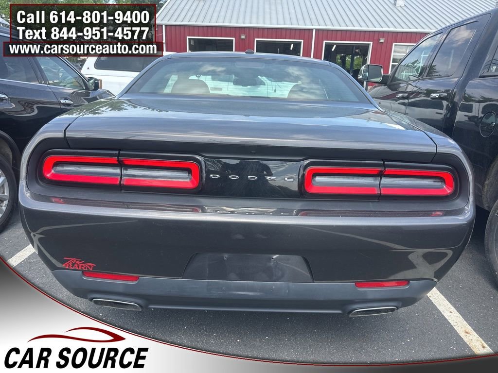 Used 2016 Dodge Challenger SXT image 4