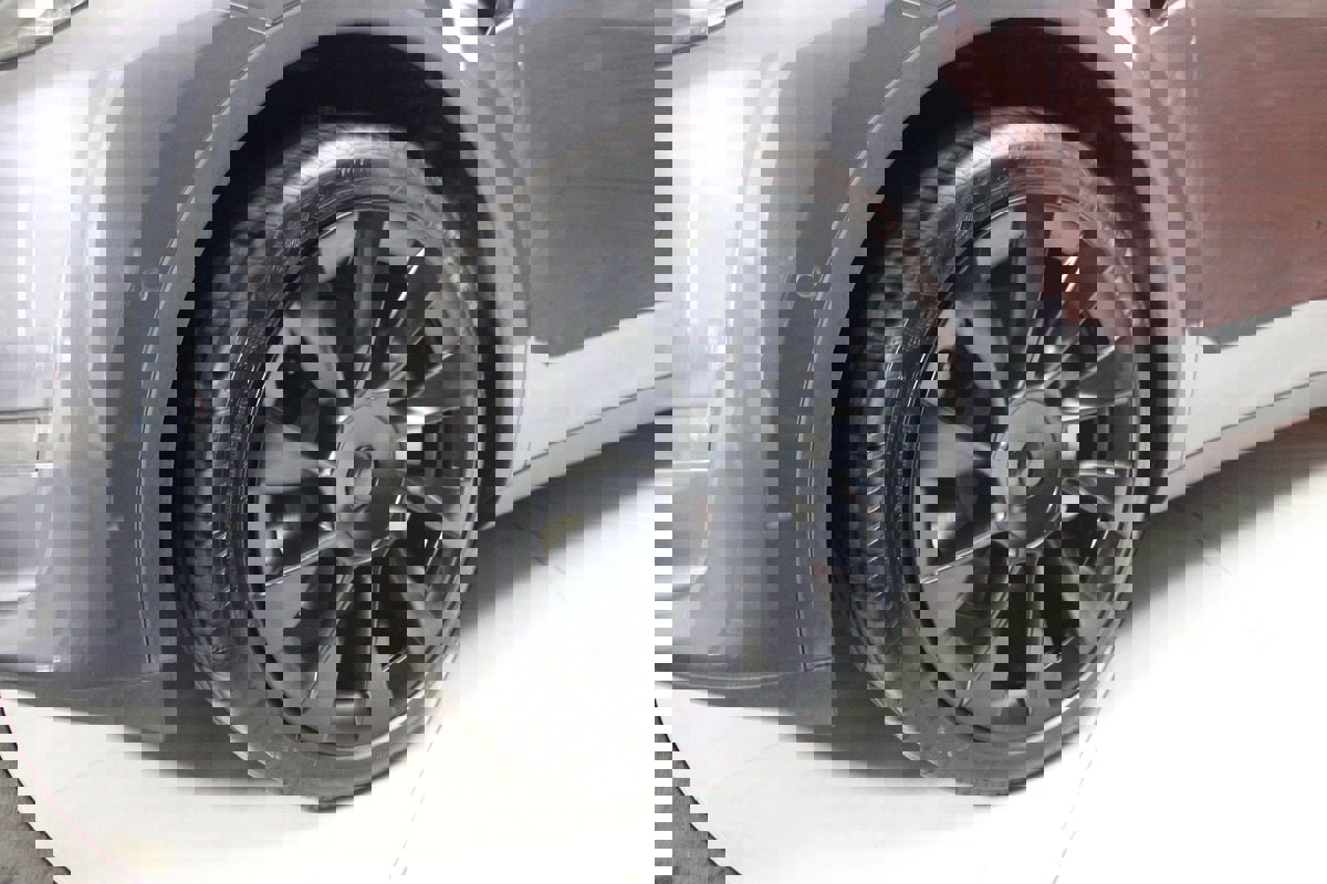 Used 2022 Tesla Model Y Long Range AWD/4WD image 6