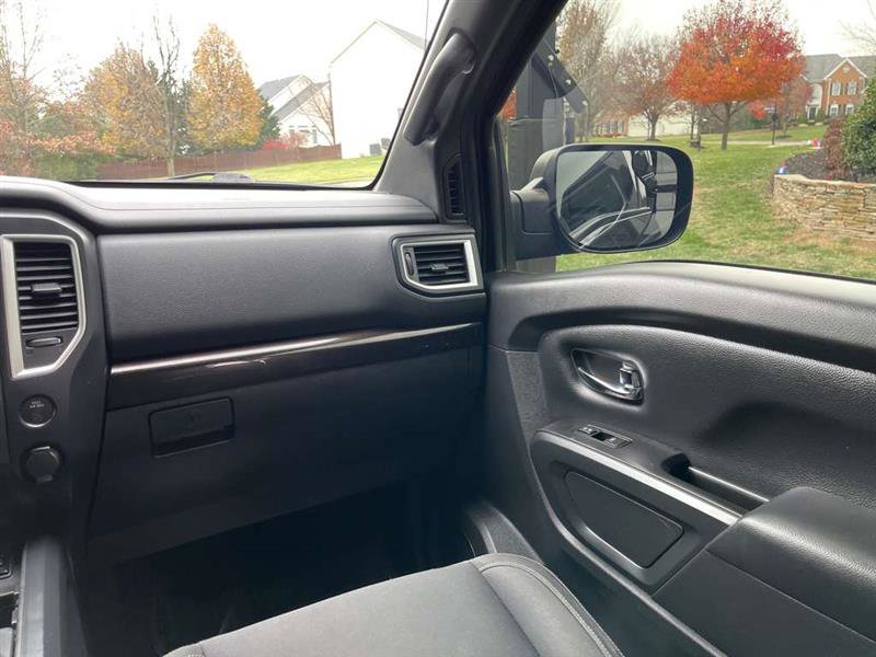 Used 2018 Nissan Titan SV w/ SV Convenience Package image 58