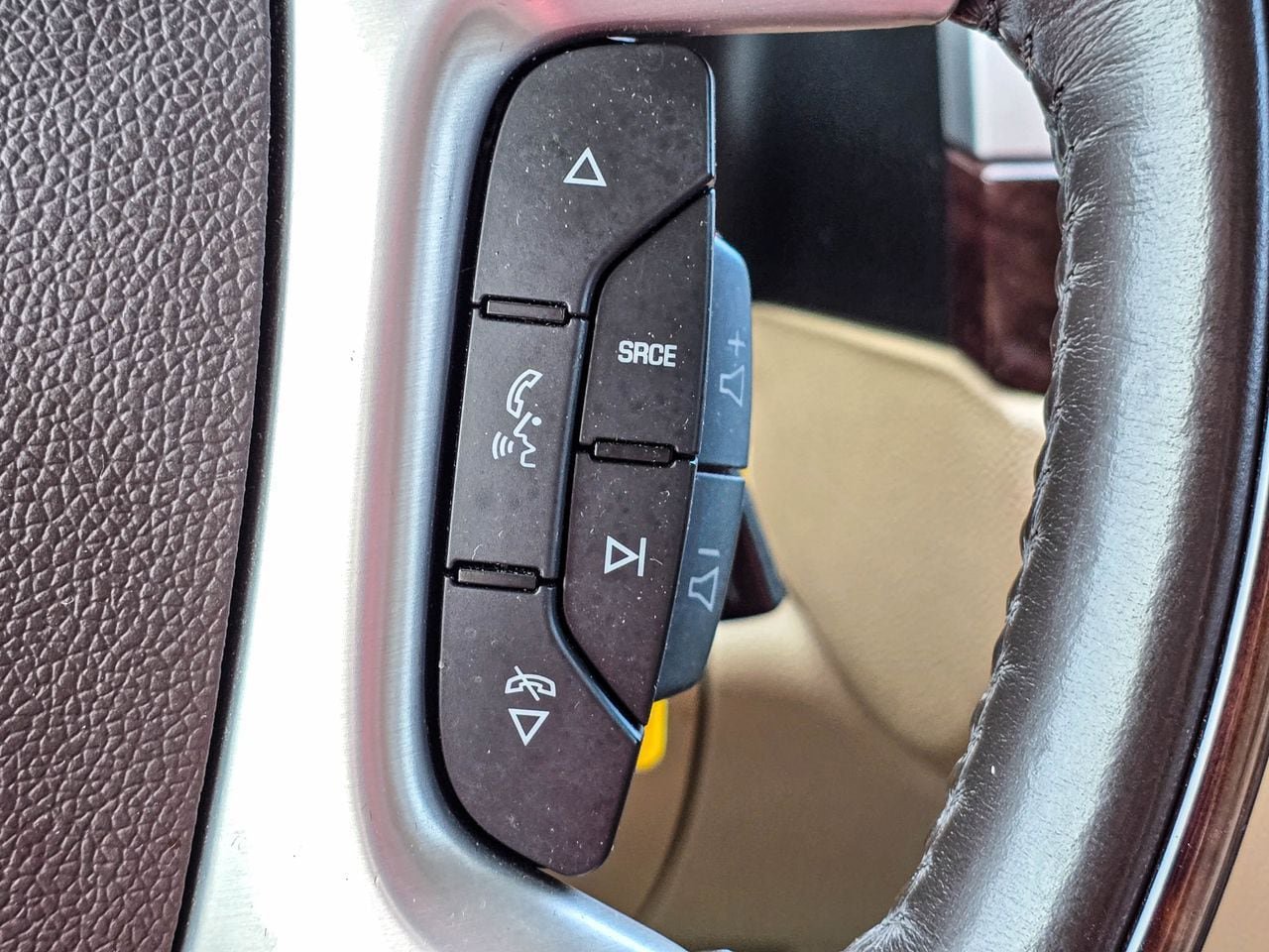 Used 2014 Cadillac Escalade Luxury AWD/4WD image 25