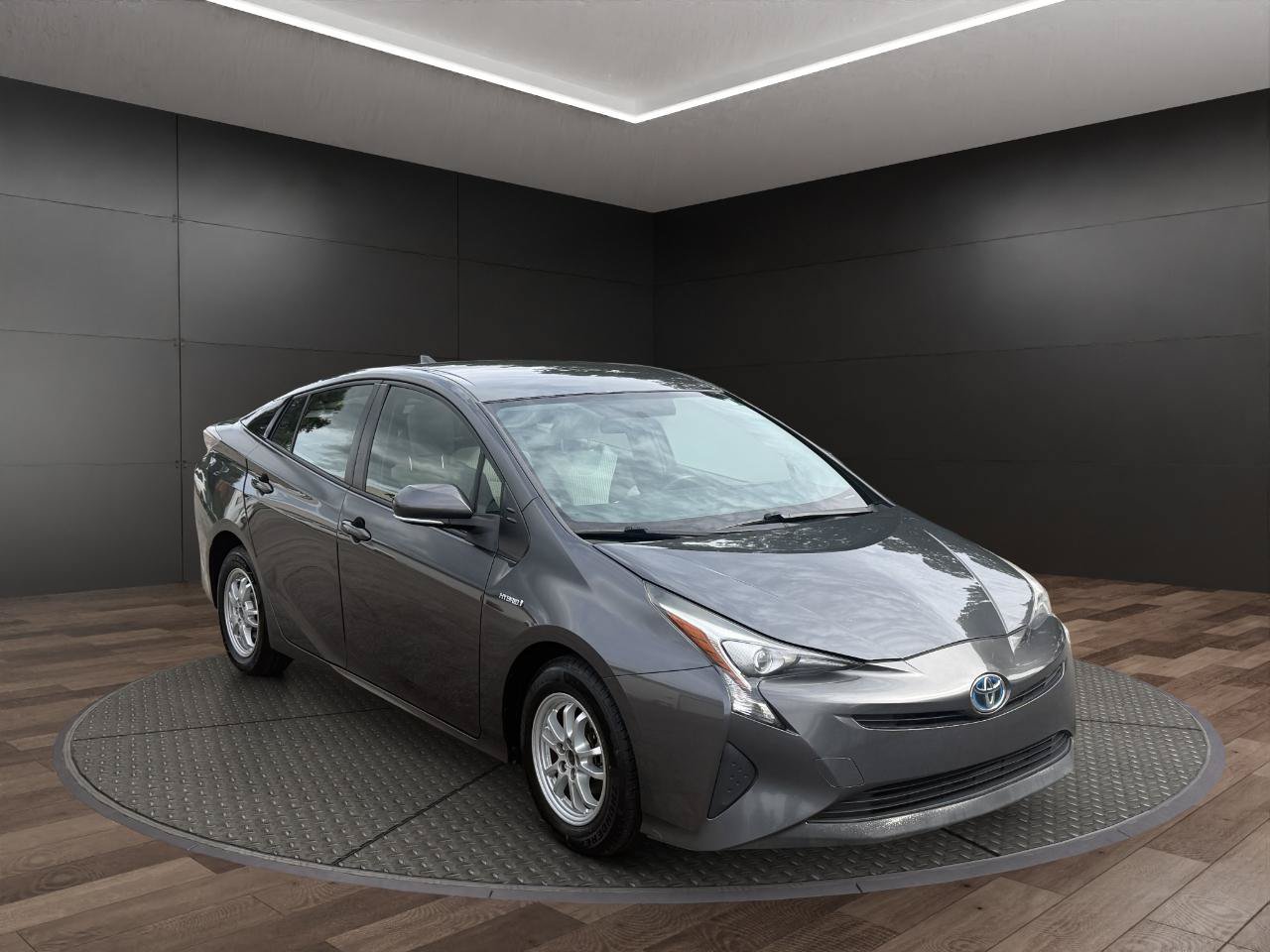 Used 2016 Toyota Prius Two FWD image 2