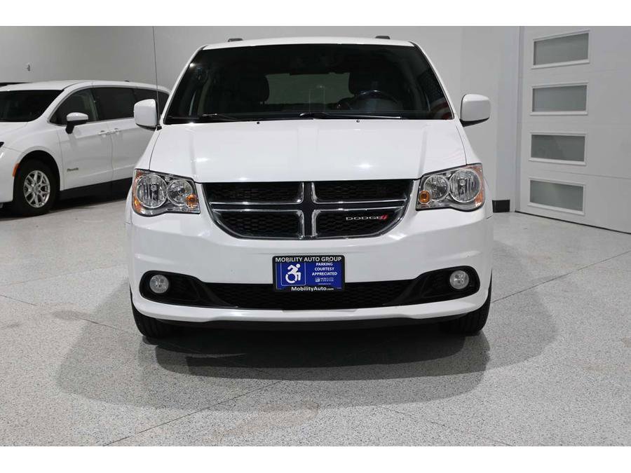 Used 2019 Dodge Grand Caravan SXT image 4