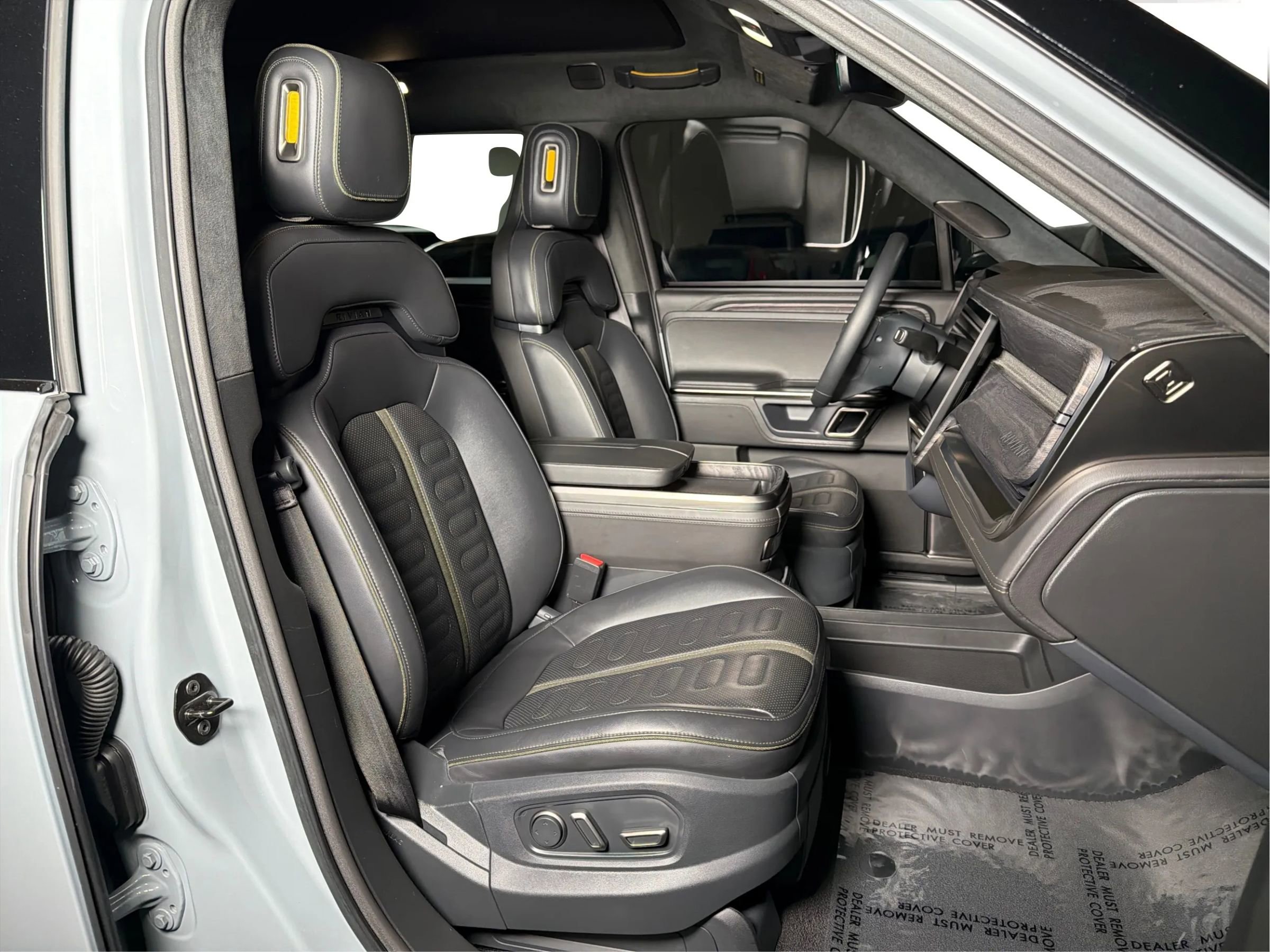 Used 2023 Rivian R1S Adventure AWD/4WD image 28
