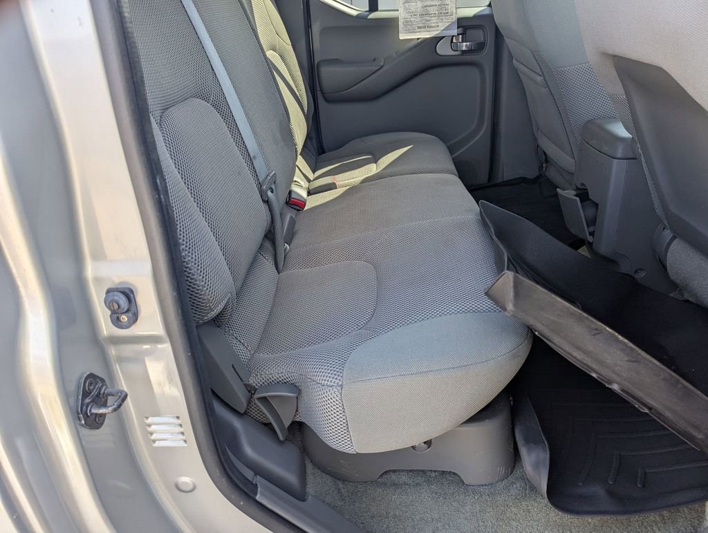 Used 2013 Nissan Frontier SV image 21