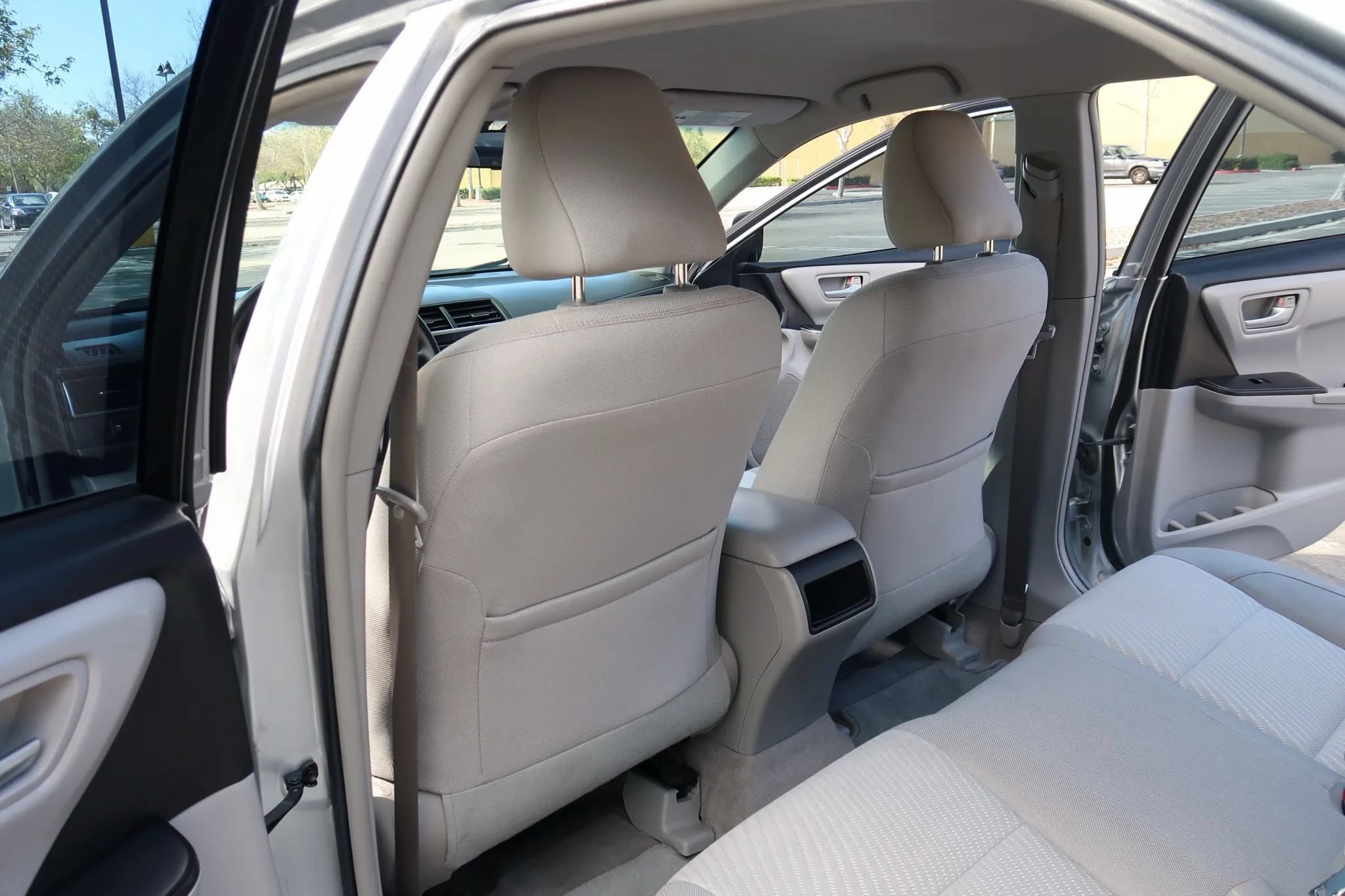 Used 2016 Toyota Camry LE FWD image 16