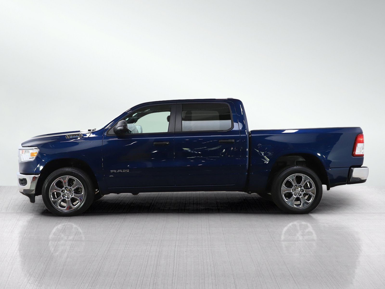 Used 2023 RAM 1500 Big Horn AWD/4WD image 2