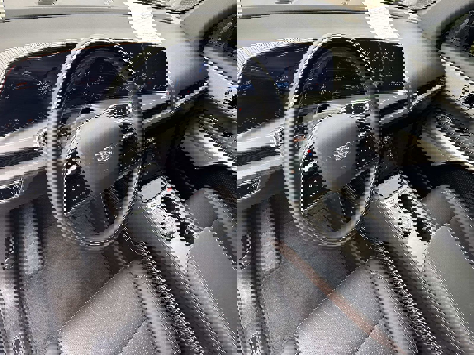 Used 2026 Cadillac Vistiq Luxury image 22